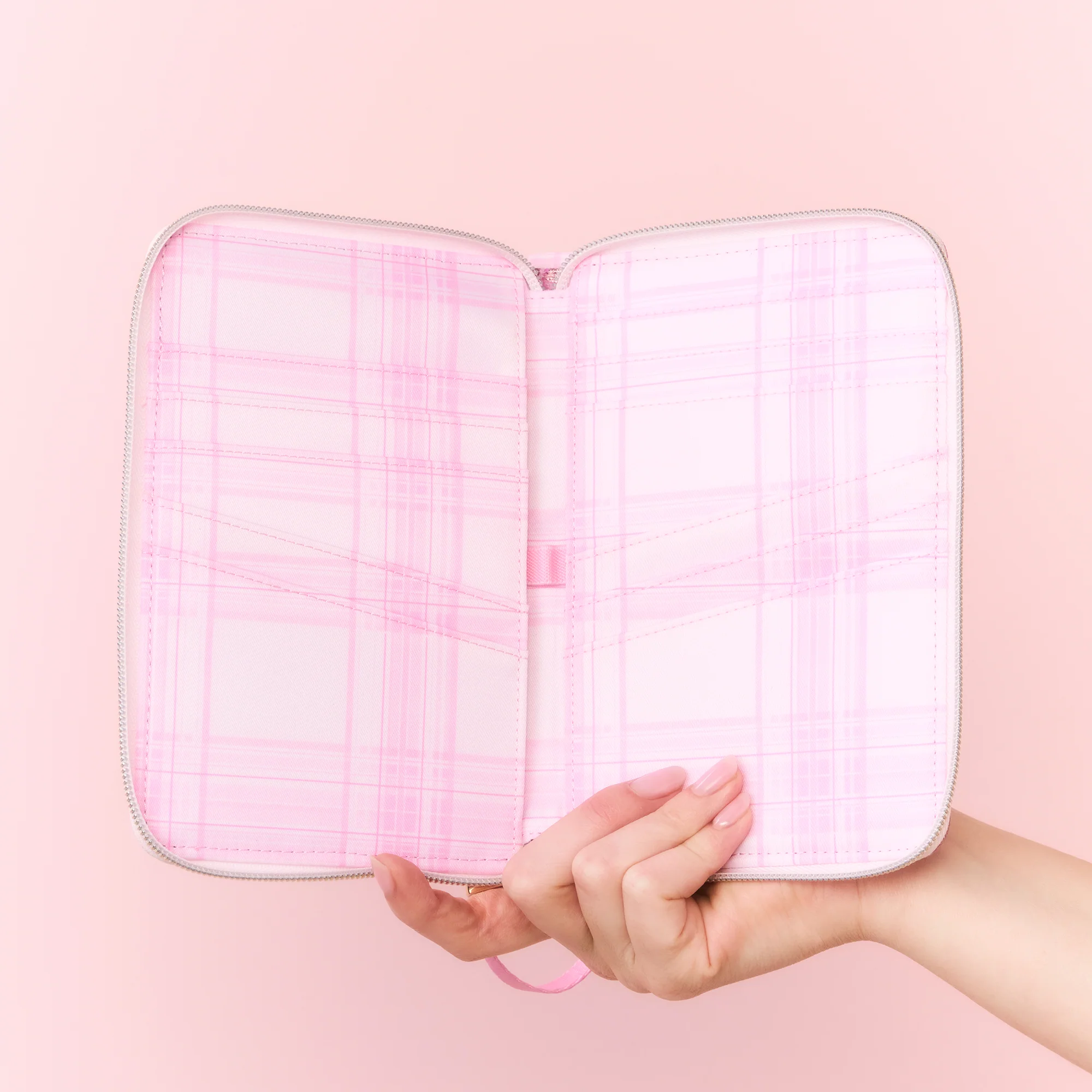 STATE x LoveShackFancy Family Passport Holder - Image 4